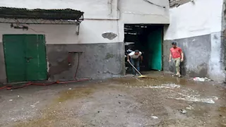 ألسنة الدخان تتصاعد.. حريق يلتهم مخزن خردة في الإسكندرية -صور