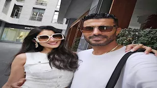 محمد سامي يشارك جمهوره صورة رومانسية مع مي عمر من دبي