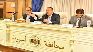 محافظ أسيوط يترأس اجتماع المجلس التنفيذي لمتابعة ملفات الخدمات والتنمية