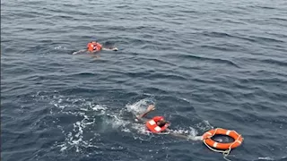 إغراق الحوثيين لسفينتين يثير تفاعل مستخدمي وسائل التواصل الاجتماعي