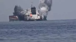 استهدفها الحوثيون.. غرق سفينة شحن بالبحر الأحمر ومقتل عدد من بحّارتها
