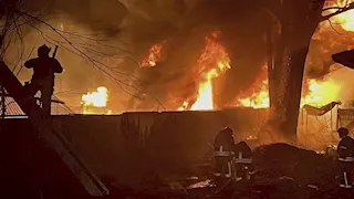 بعد تفعيل صفارات الإنذار.. انفجارات في كييف ومدن أوكرانية أخرى