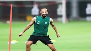 "الحساب اتهكر".. لاعب أهلي جدة يتراجع عن الاعتزال