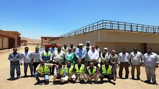 محافظ أسوان يتفقد محطة معالجة الصرف الصحي بقرية الفوزة - صور