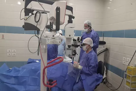 خبير عالمي يجري 6 جراحات جلوكوما دقيقة مجانًا بدمنهور