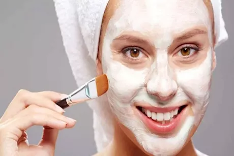 وصفة طبيعية لتقشير وتفتيح البشرة في 15 دقيقة