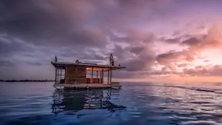 فوق الأشجار وتحت الماء.. 20 صورة لأكثر فنادق غريبة حول العالم