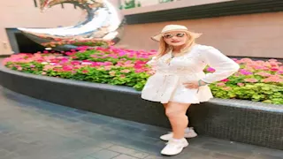 "قمر كل الأجيال".. نادية الجندي بإطلالة صيفية أنيقة