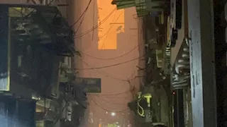 دقائق من اللهب وسط السوق.. القصة الكاملة لـ حريق درب "أية" في الموسكي