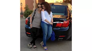 دنيا عبدالعزيز تتذكر والدتها بكلمات مؤثرة