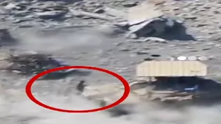 في مشهد بطولي.. مقاوم يهاجم دبابتين للاحتلال شمالي غزة بمفرده (فيديو)