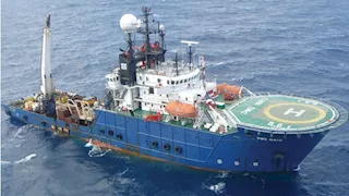 سفينة جديدة تشارك في عمليات البحث عن مفقودي حادث غرق "أدمارين 12" بجبل الزيت