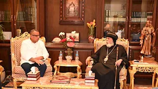 محافظ جنوب سيناء والأنبا أبوللو يناقشان قضايا الكنائس