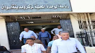 محافظ أسوان يتفقد منظومة الإطفاء وشبكة الحريق بالوحدة المحلية (صور)