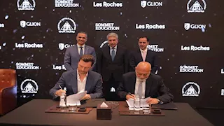 وزير السياحة يعلن شراكات دولية لتطوير التدريب الرقمي في الفنادق