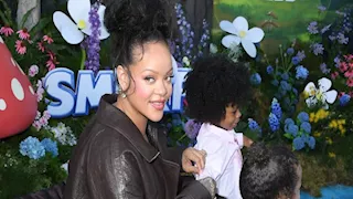 تضع الثالث قريبا.. ريهانا تصطحب طفليها بعرض خاص لـ"Smurfs" (صور وفيديو)