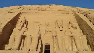 بالصور- رئيس قطاع الآثار يتفقد تطوير معبدي أبوسمبل استعدادًا للموسم السياحي