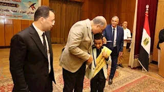 محافظ المنيا يكرم 79 من حفظة القرآن الكريم - صور 