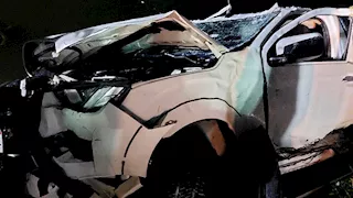 إصابة 10 عمال في انقلاب سيارة نصف نقل بالصحراوي