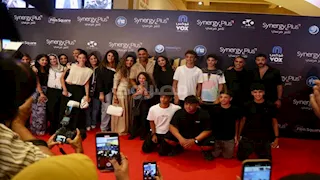 سوزي بجيب قصير ودينا فؤاد مع ابنتها.. 20 صورة من العرض الخاص لفيلم "الشاطر"