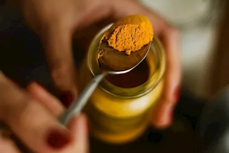 بحسب العلم- 7 فوائد يقدمها الكركم للنساء