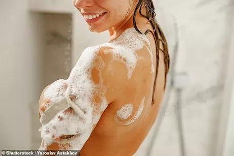 رائحة الجسم الكريهة- دليلك للتخلص منها في الصيف 