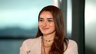 مكياج ناعم وألوان جريئة.. كيف نسقت أمينة خليل أحدث إطلالاتها؟