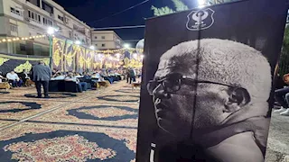 دموع الابن وحزن المحافظ في وداع ميمي عبدالرازق ببورسعيد (فيديو وصور)