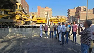 اصطدمت به تريلا محملة ببلدوزر.. ما تفاصيل حادث كوبري المشاة بطوخ؟