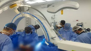 جراحة دقيقة تُعيد الأمل لشاب كاد يفقد أطرافه بالإسماعيلية