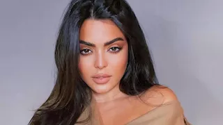 18 صورة لأجرأ إطلالات أسماء جلال 