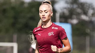 طلب غريب من الاتحاد السويسري لـ أجمل لاعبة بصفوفهم.. ما القصة؟