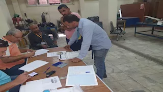 1072 فرصة عمل بـ11 تخصصًا.. بيان من العمل بشأن وظائف الإمارات