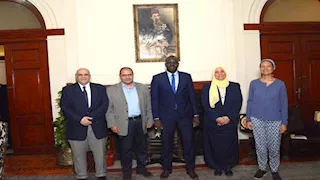 طب قصر العيني يبحث مع مسؤول سنغالي تعزيز التعاون في التعليم الطبي بالفرنسية