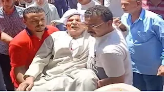 سقوط عمود كهرباء في دمنهور يُصيب مسنًا وسيدة -صور