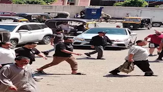 بالصور- وصول جثمان أحمد عامر إلى مسجد الحرايري بسمنود استعدادًا لتشييعه لمثواه الأخير