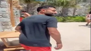 كوكا ينشر فيديو كوميدي مع محمد صلاح بعد فوزه عليه في مباراة تنس