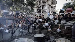 بين القصف والتجويع.. كيف حوّل الاحتلال الغذاء إلى سلاح حرب بغزة؟ (فيديو-صور)