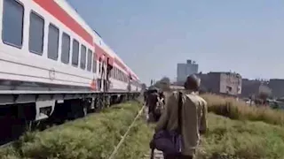 "رجع بظهره".. قطار يتخطى محطة بالخطأ في المنيا