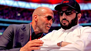 صورة تلقائية تجمع بين المستشار تركي آل الشيخ و النجم  Jason Statham في مباراة ملاكمة عالمية بلندن