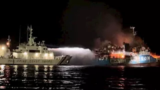 وفاة 3 ونجاة 575 شخصا إثر اندلاع حريق بعبارة في اندونيسيا