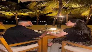 4 صور رومانسية لحسني عبدربه وزوجته في المصيف 