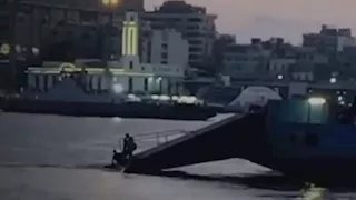 انتشال جثة ونقل مُصاب في سقوط سيارة نقل من معدية شرق التفريعة ببورسعيد 