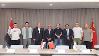 توفر 3.5 ألف فرصة عمل.. رئيس اقتصادية قناة السويس يوقع 3 عقود مع شركات صينية