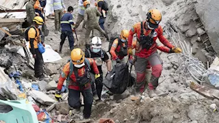 انهيار أرضي يطمر حافلة ركاب في فيتنام ويودي بحياة 6 أشخاص