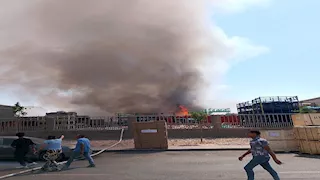 مصدر أمني: 35 مصابا بحالات اختناق حصيلة حريق مخزن أكتوبر