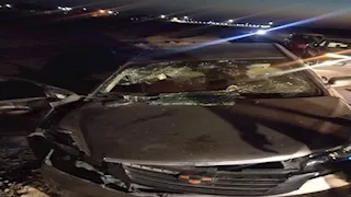 حادث على القضبان.. قطار يدهس سيارة ويقتل أحد ركابها على طريق السويس 