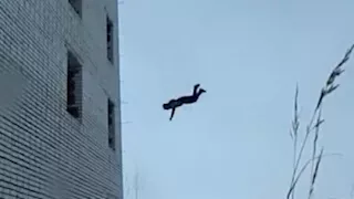 محاولة سرقة فاشلة.. إصابة لص سقط من الطابق الرابع في سوهاج