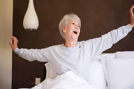 لماذا يستيقظ كبار السن مبكرا؟ إليك ما يقوله العلم