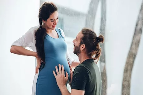 ماذا يفعل حر أغسطس بالحوامل؟ دليلك حتى الوضع بأمان 